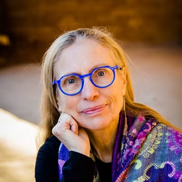 Lisa Knopp author photo from her website